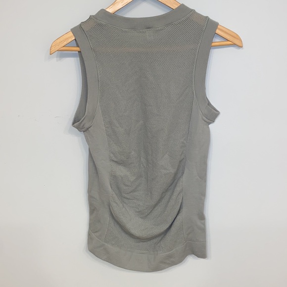Athleta NWOT soft workout shirt with mesh back, great condition, size small - Picture 2 of 6